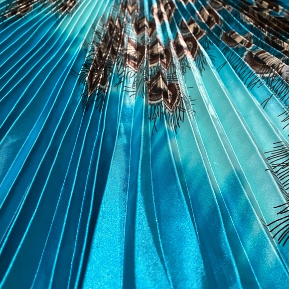 🦩3 for $30 🦩 NWT stunning floaty silky top. An absolute eye-catcher - Picture 6 of 10